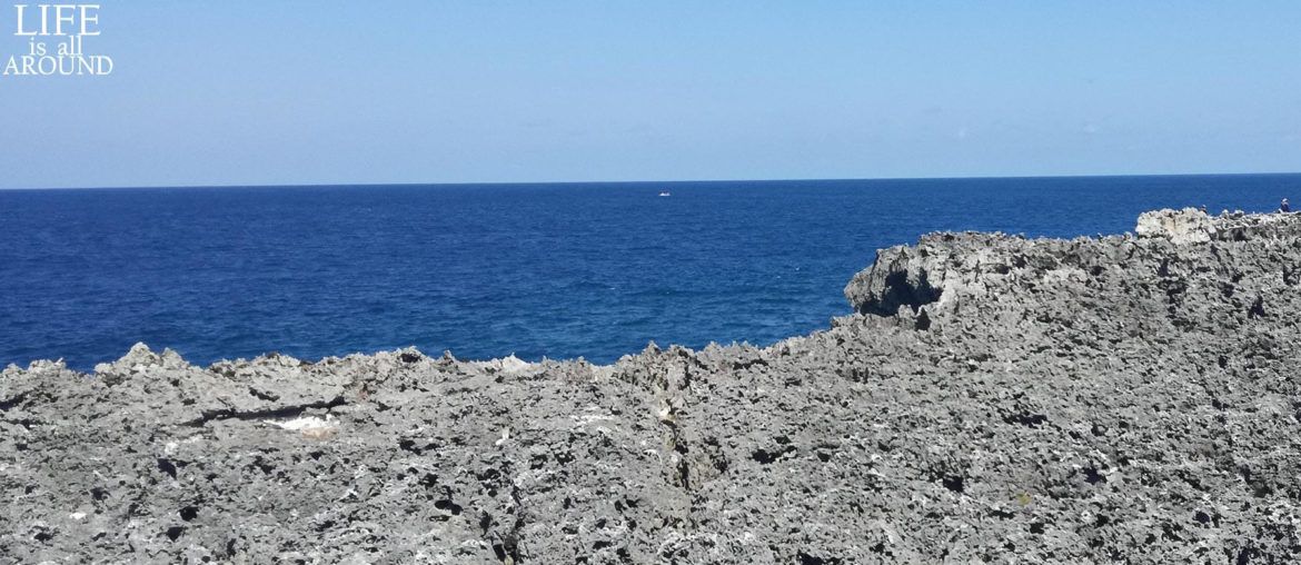 This is a photo I took in Bali in 2018. I took a picture of the sea standing in some rock formations.